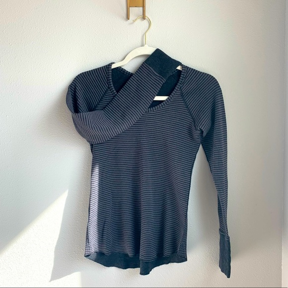 Lululemon Open your Heart reversible long sleeve - Picture 3 of 3